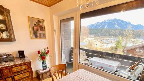 Wohnen-Essen - PANORAMA-JUWEL: Modernisierte 3-Zi.-Whg. mit Logenplatz-Bergblick.