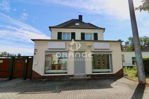 Frontansicht-Strasse - 4 Zimmer Einfamilienhaus in Leipzig / Knauthain