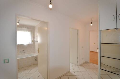 Flur - 2 Zimmer Etagenwohnung zum Kaufen in Potsdam