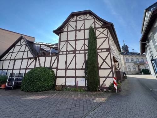 Rückansicht mit Kirche - 