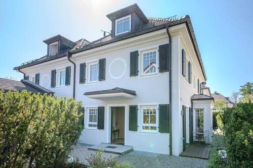 Aussenansicht - Aigner - Elegante Doppelhaushälfte - Charme trifft auf exklusiven Wohnkomfort