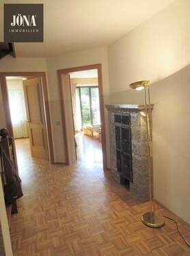 Flur mit Kaminoffen - 