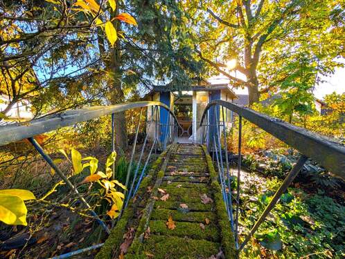 Gartenhaus mit Brücke - 