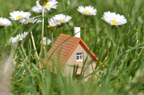 thumbnail_Fotolia_Haus im Grünen - Ein-Zweifamilienhaus in Selbitz