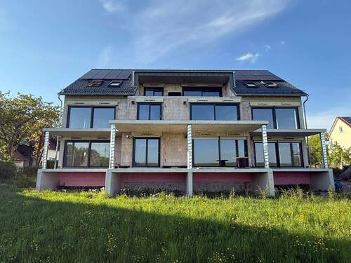 haus hinten.JPG - Terrassenwohnung mit 83,10 m² in Allersberg zum Kaufen