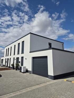 Ansicht vorne - Doppelhaushälfte Neubau in GehrdenNorthen