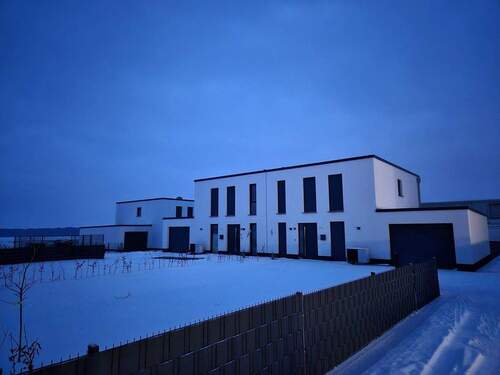 Ansicht Vordergarten - 5 Zimmer Doppelhaushälfte zur Miete in Gehrden