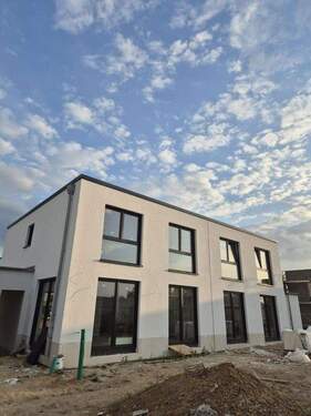 Ansicht hinten - Doppelhaushälfte mit 140,00 m&sup2; in Gehrden zur Miete