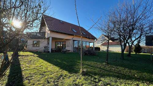 Hausansicht Garten... - Einfamilienhaus mit 210,00 m² in Dohna zum Kaufen