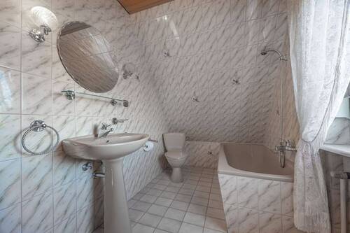 Wannenbad mit Fenster - 