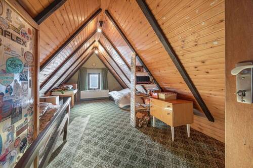 zum ehemaligen Kinderzimmer - 