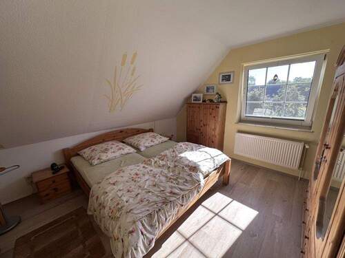 Schlafzimmer 1 von 3 - 