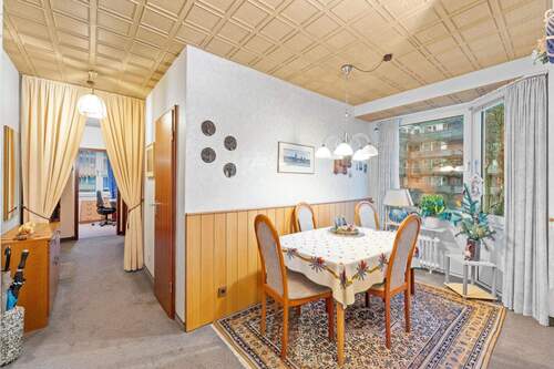 Essbereich &Flur - 4 Zimmer Etagenwohnung in Düsseldorf