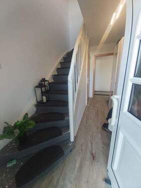 Hauseingangsbereich/Treppenhaus - 