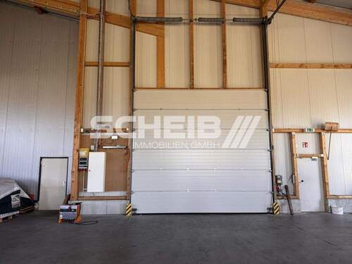 großes Sektionaltor - 185 m² Lagerfläche in eine Halle frei