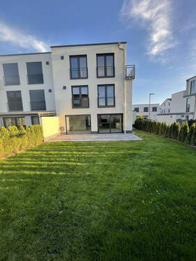 Südansicht-Garten - Moderne Doppelhaushälfte in Harleshausen: Ein Zuhause für die Familie