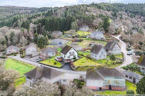 von viel Natur umgeben - 