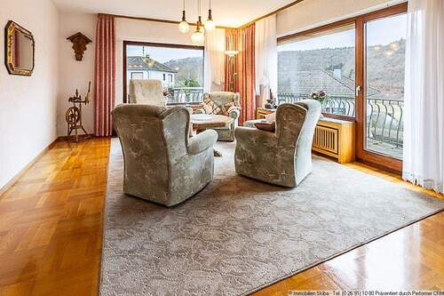 Wohnbereich mit Balkonzugang - 