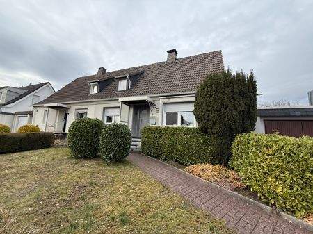 Objektansicht - Mit Wohnrecht: Gepflegte Doppelhaushälfte mit Garage in gefragter Lage von Iserlohn zu verkaufen