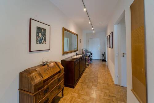 Flur - Etagenwohnung mit 92,00 m&sup2; in Wiesbaden zum Kaufen