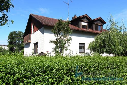 Hausansicht4.jpg - *** Gepflegtes Zweifamilienhaus mit Garten in Roßbach***