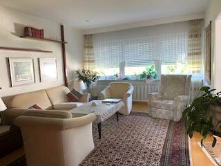 Wohnzimmer B1.jpg - Große 4-Zi-Wohnung mit EBK - gerne auch andere Möbel - Hobbyraum, Loggia, Garten, Garage - frei