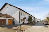 weitere Parkplätze vor der Tür - 