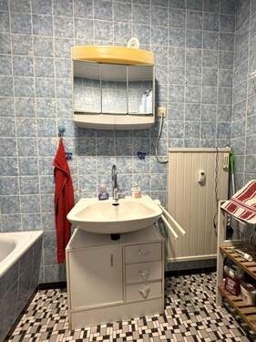 Bad mit Waschtisch - 