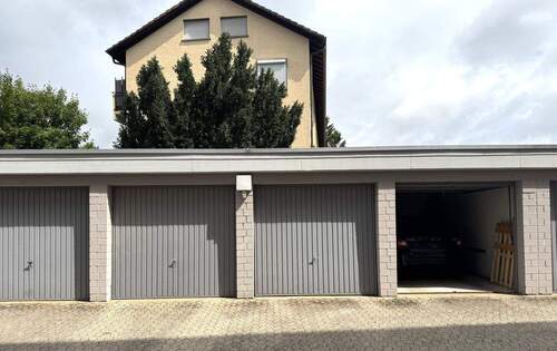 Garage 8-7. Garage von rechts - 