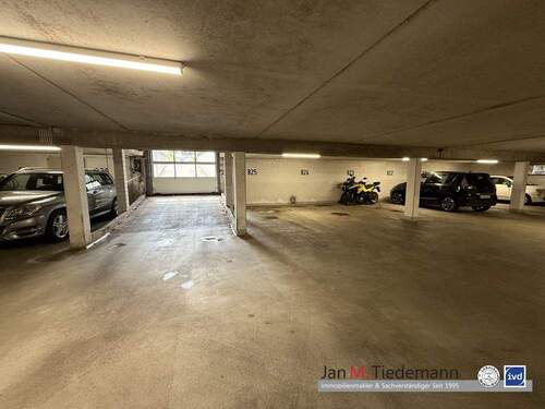 Tiefgaragenstellplatz B24 - 