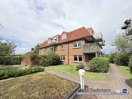 Hausansicht - St. Gertrud: Schöne 2 Zimmer-Wohnung im Hochparterre mit Balkon und Tiefgaragenstellplatz