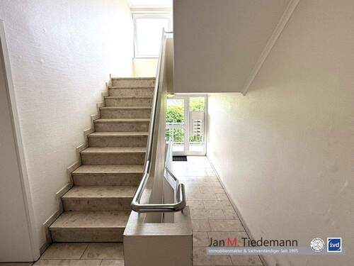 Hausflur (2) - Etagenwohnung mit 57,00 m² in Lübeck zur Miete