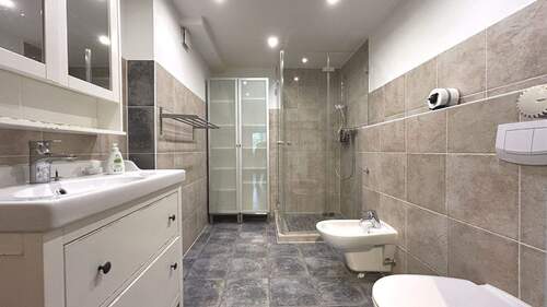 Bad mit Dusche im EG - 