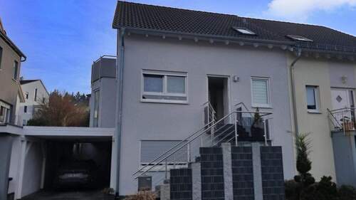 Hauseingang - 1 Familien Doppelhaushälfte in Neuenbürg