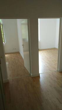 Blick vom Flur in beide Zimmer.jpg - Etagenwohnung mit 42,00 m&sup2; in Pirna zur Miete