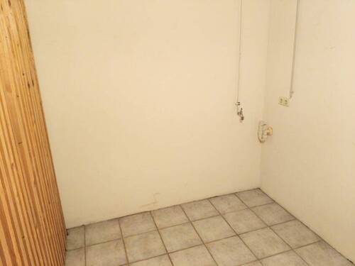 Kellerabteil mit Waschmaschinenanschluss - 