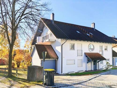 gemütliche 2 1/2-Zimmer Wohnung mit Kfz-Stellplatz, Balkon und Kellerraum - 2 Zimmer Etagenwohnung zur Miete in Bad Birnbach