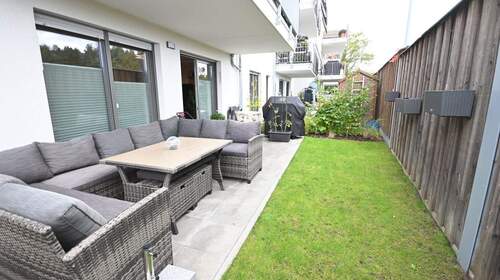 ...mit Zugang zur Terrasse mit kleinem Garten - 