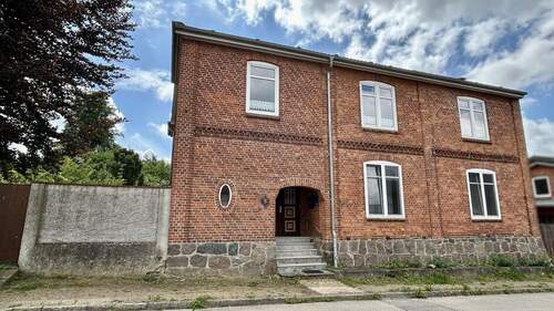 Hausansicht - Mehrfamilienhaus, Wohnhaus mit 290,00 m&sup2; in Dassow zum Kaufen