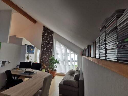 Hohe Decken & große Fensterflächen unterm Dach - 