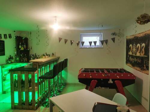 Einer der Kellerräume, hier als Hobbyraum - 