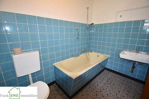 Bad EG, Einfamilienhaus mit Garage zum Kauf in Düsseldorf Urdenbach, Frank Ewe Immobilienmakler Düsseldorf Hassels - 