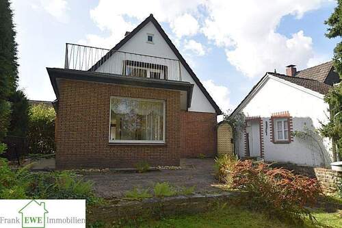 Haus Rückseite, Einfamilienhaus mit Garage zum Kauf in Düsseldorf Urdenbach, Frank Ewe Immobilienmakler Düsseldorf - 