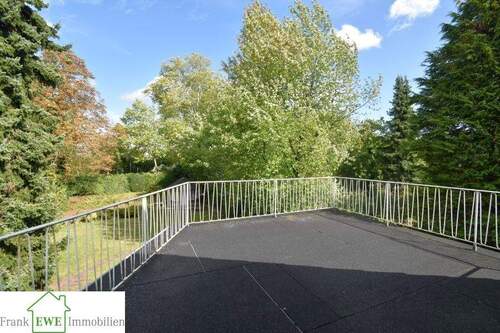 Dachterrasse, Einfamilienhaus mit Garage zum Kauf in Düsseldorf Urdenbach, Frank Ewe Immobilienmakler Düsseldorf - 5 Zimmer Einfamilienhaus in Düsseldorf