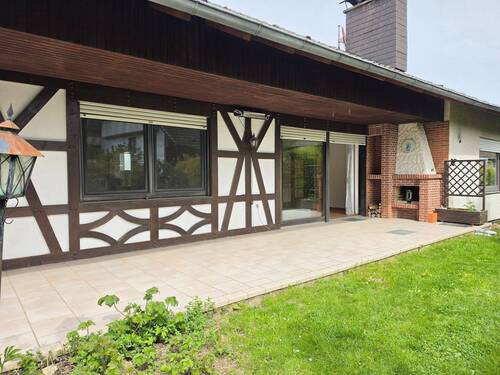Große Terrasse - 5 Zimmer Einfamilienhaus in Meeder