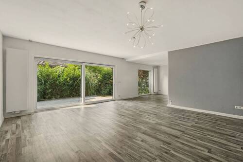 Wohnzimmer - 5 Zimmer Einfamilienhaus in Siegburg