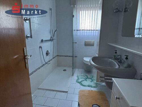 neues Bad mit barrierearmer Dusche - 