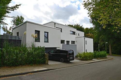 Außenansicht - Place to be in Bredeney! Neuwertiges, stylisches Zuhause (A+) mit Einliegerwohnung & Doppelgarage