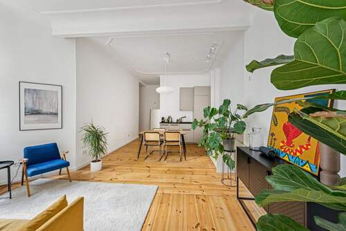 Wohnzimmer mit Wohnküche - 