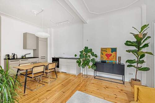 Wohnzimmer mit Wohnküche - 